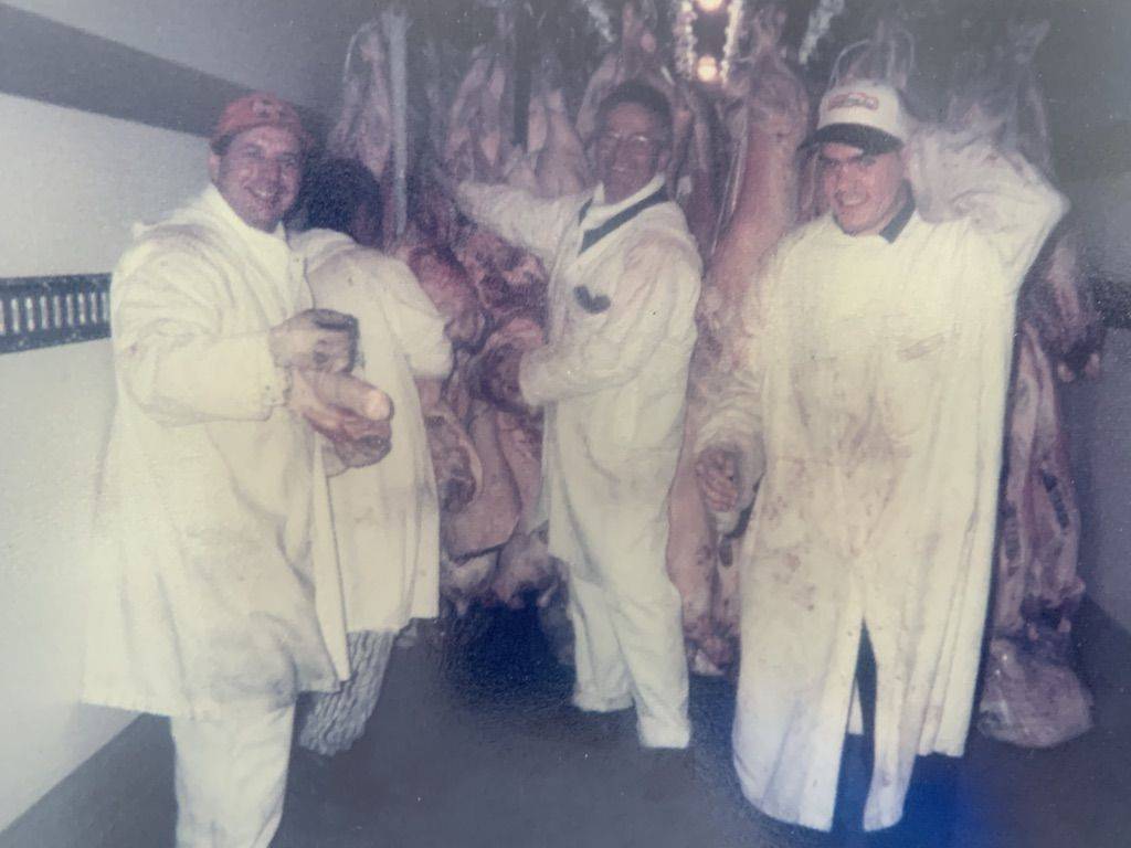 Photo d’archive : bouchers dans une chambre froide, aux origines de La Casincaise