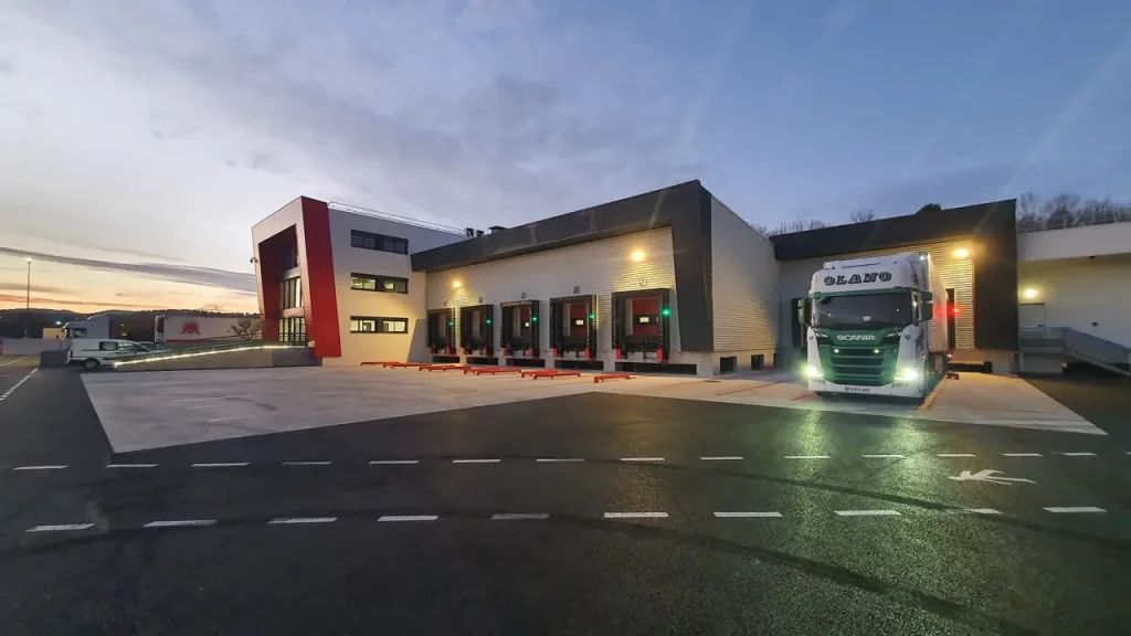 Plateforme La Casincaise de Vitrolles au crépuscule