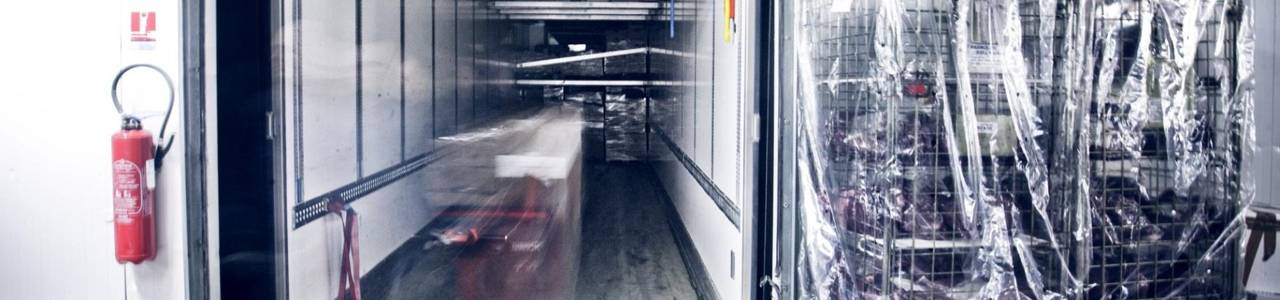 Chargement d’une remorque frigorifique à quai, chaîne du froid maîtrisée